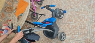 Triciclo infantil azul y gris