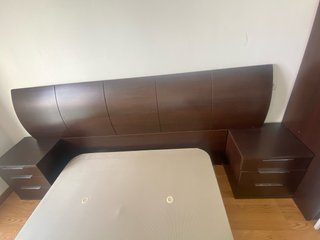 Cabecero con mesitas y base tapizada