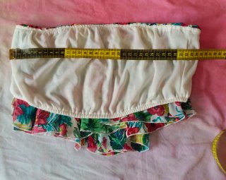Top corto volante estampado floral palabra de hono
