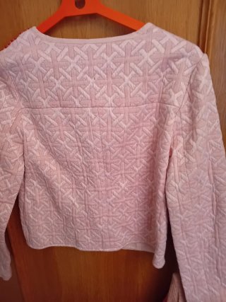 Cazadora Mango bordada rosa Talla XS