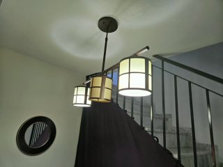 Lámpara y espejo decorativo