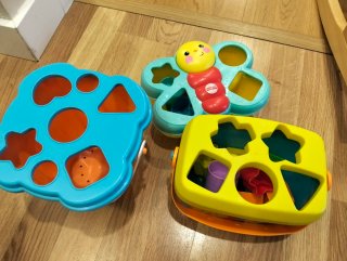 Juego encajar formas bebé