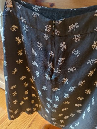 Falda estampada negra