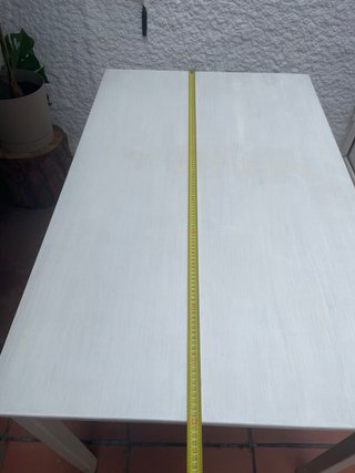 Mesa de pino y 4 sillas