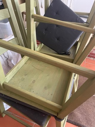 Mesa de pino y 4 sillas