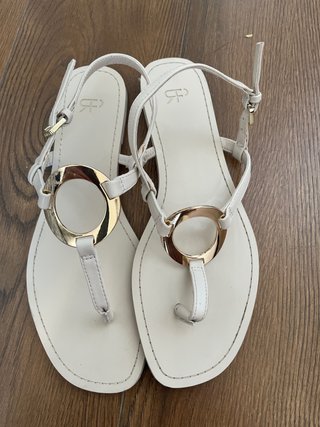 Sandalias Parfois Beige y Doradas