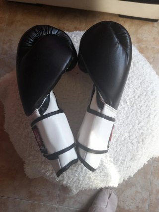 Guantes Muay Thai Buddha Negros y Blancos