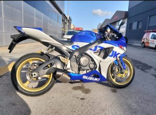 Suzuki GSXR 600 K7 Azul y Blanca