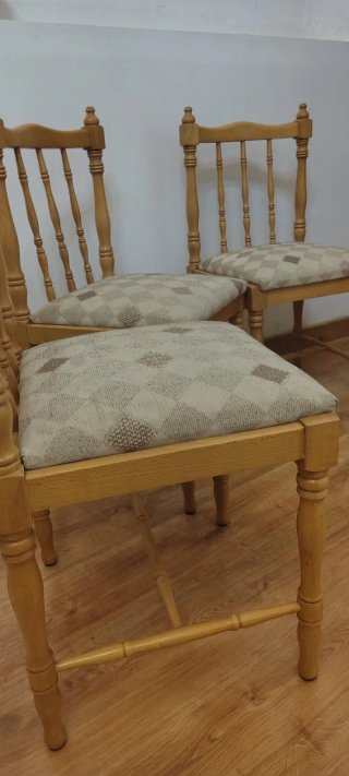 Juego de 4 sillas de comedor de madera