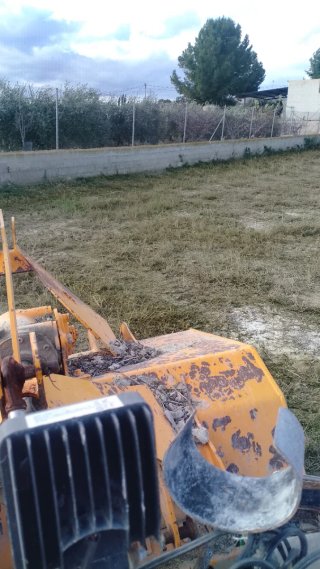 Desbroce de parcelas con tractor