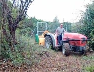 Desbroce de parcelas con tractor
