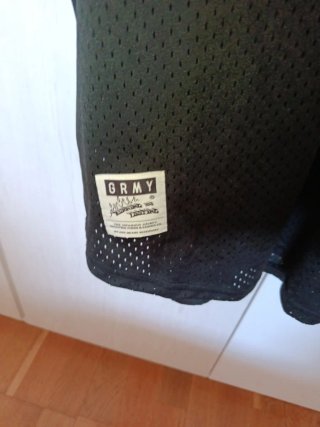 Camiseta GRMY Negra con Logo de Llamas original