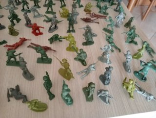 133 Soldatini e 31 Mezzi Militari