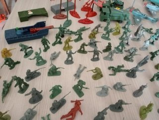 133 Soldatini e 31 Mezzi Militari