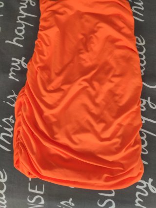 Vestido naranja Shein con corte cut-out