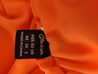 Vestido naranja Shein con corte cut-out