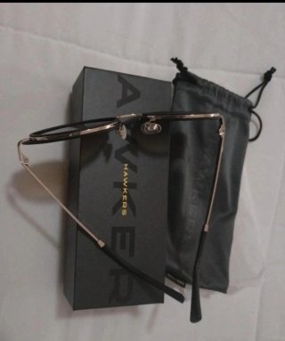 Gafas de sol Hawkers Feline mujer negras y doradas