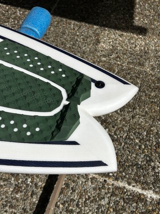 Tabla de surf Pukas The Wombi Fish by Eye Symmetry
