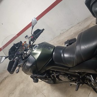 Suzuki V-Strom 1000 Adventure Negra y Verde