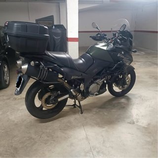 Suzuki V-Strom 1000 Adventure Negra y Verde