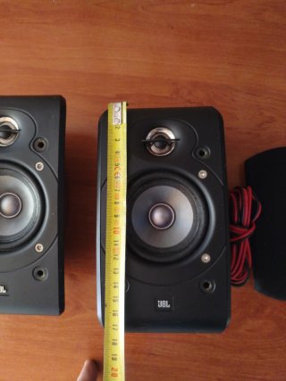 Altavoces JBL. 50W×2(100w) 4 Ohm