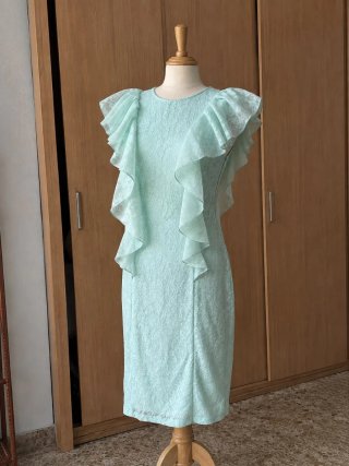 Vestido verde agua con volantes