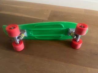 Patinete plegable con bolsa y skate