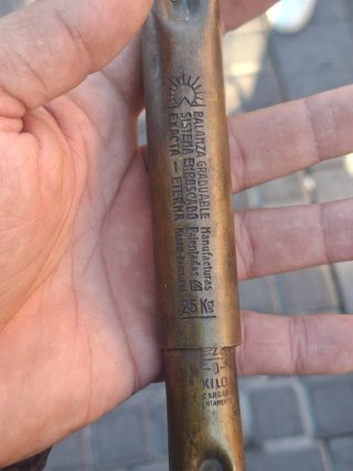 Balanza antigua de resorte 25 Kg