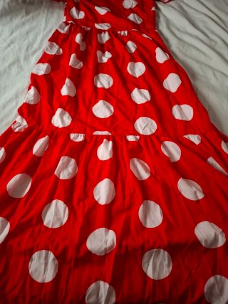Vestido largo rojo lunares blancos