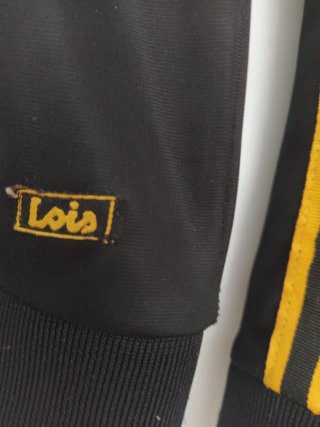Chaqueta Lois deportiva Negra y Dorada.