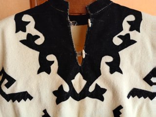 Poncho Andino Lana Terciopelo Negro Beige