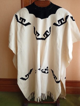 Poncho Andino Lana Terciopelo Negro Beige