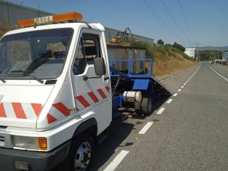 Grúa auxilio carretera portacoches portavehiculos