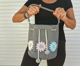 Bolso de ganchillo con flores