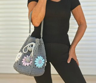 Bolso de ganchillo con flores