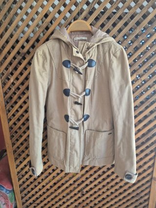 Chaquetón Pull&Bear Beige con Capucha