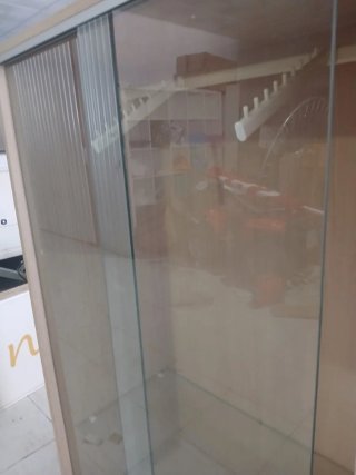 Estantería madera y cristal