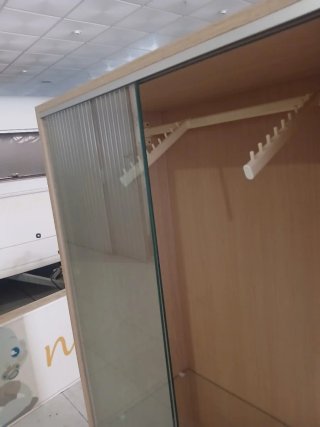Estantería madera y cristal