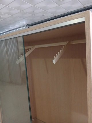 Estantería madera y cristal