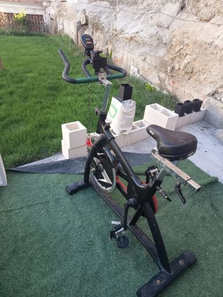 Elíptica BH Munich y bicicleta de espining