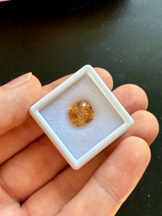 Zaffiro 5.30 ct taglio Cushion certificato