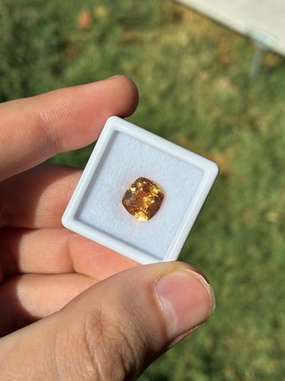 Zaffiro 5.30 ct taglio Cushion certificato
