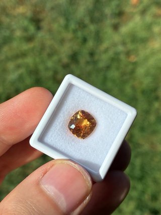 Zaffiro 5.30 ct taglio Cushion certificato