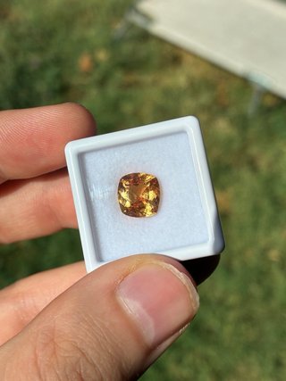 Zaffiro 5.30 ct taglio Cushion certificato