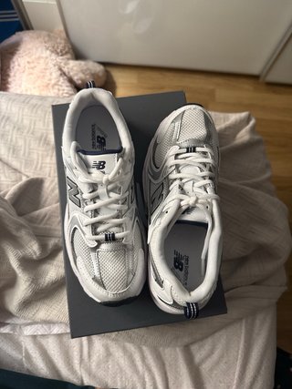 New Balance 530 Plata y Blanco