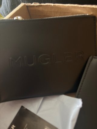 Mugler Cartera y Neceser Negro