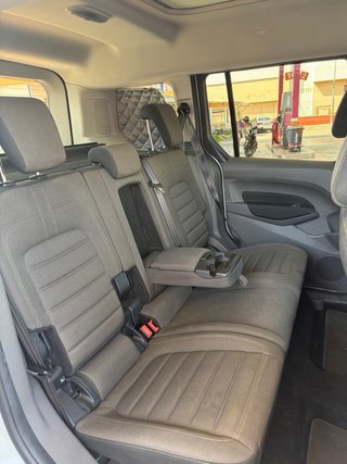 Ford Tourneo Connect con cama