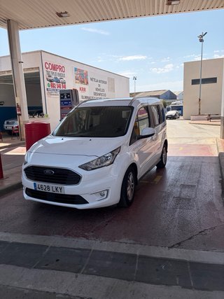 Ford Tourneo Connect con cama