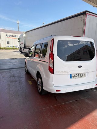 Ford Tourneo Connect con cama