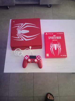 Consola PS4 Spider-Man Edición Limitada Roja